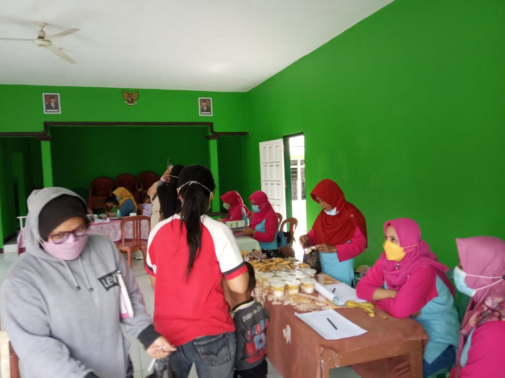 Kegiatan Posyandu Merpati ,dan Pemberian makanan tambahan dan cek kesehatan Lansia Dusun Krotok